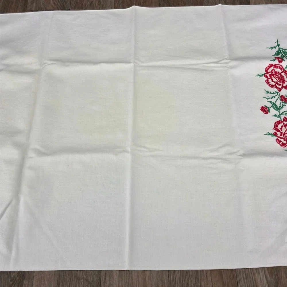 Vintage Hand Embroidered‎ Floral Rose Pillowcase Set Crochet Lace Trim White 2pc
